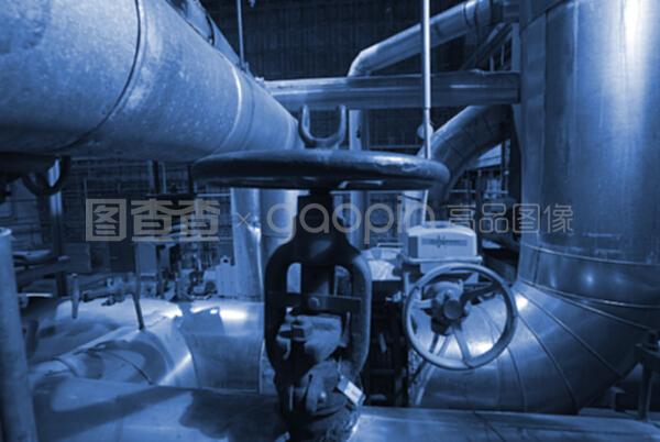 发电厂土建中的关键机械 管道、管道系统与重型起重机